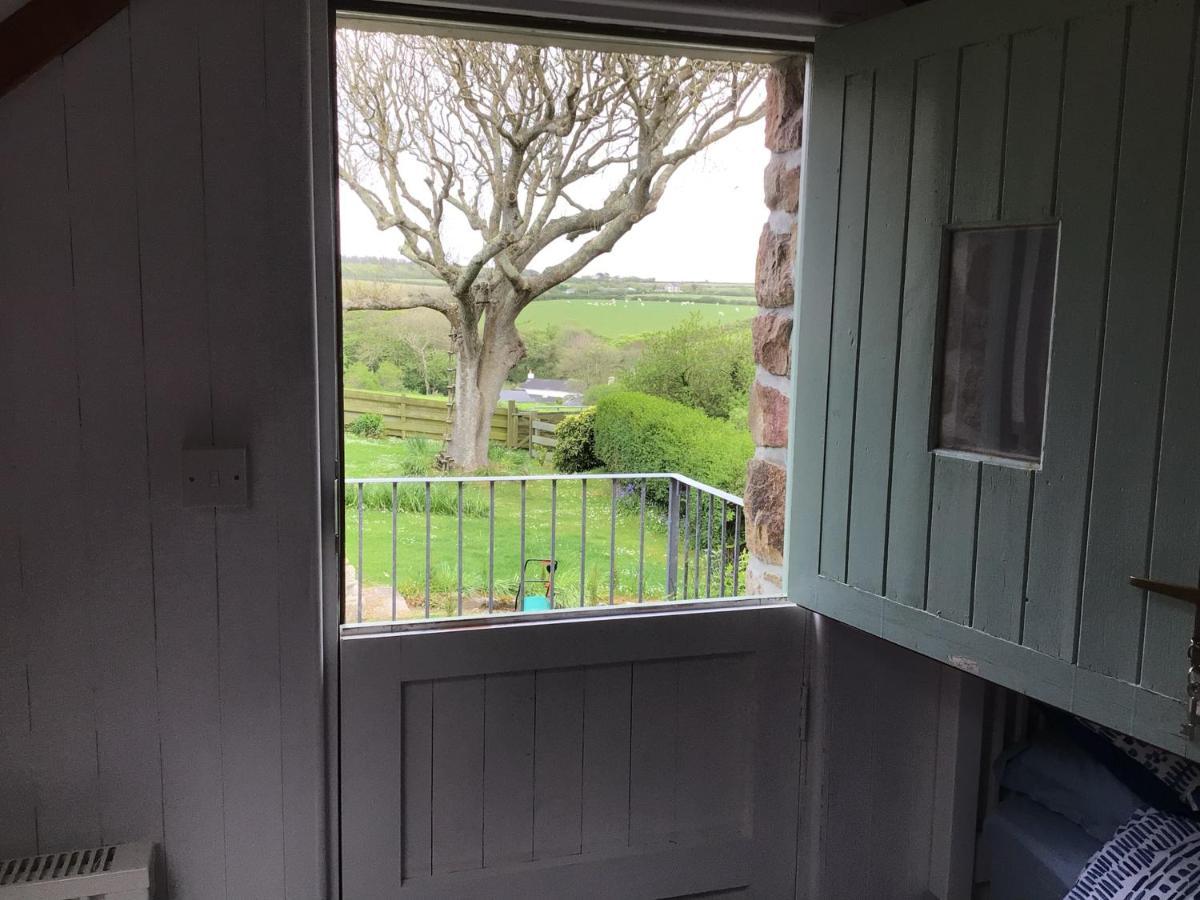 Cozy Camborne Studio Retreat With Two Single Beds Esterno foto