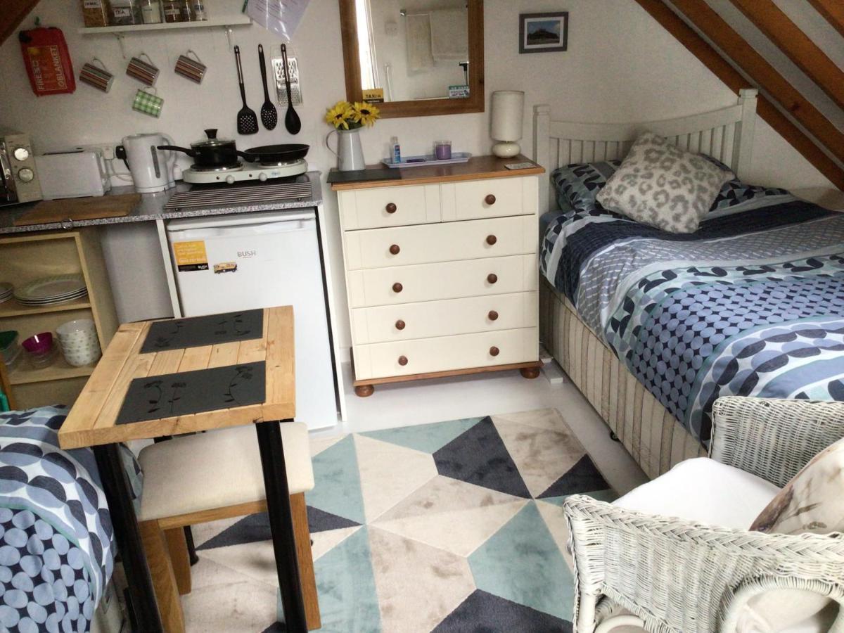 Cozy Camborne Studio Retreat With Two Single Beds Esterno foto