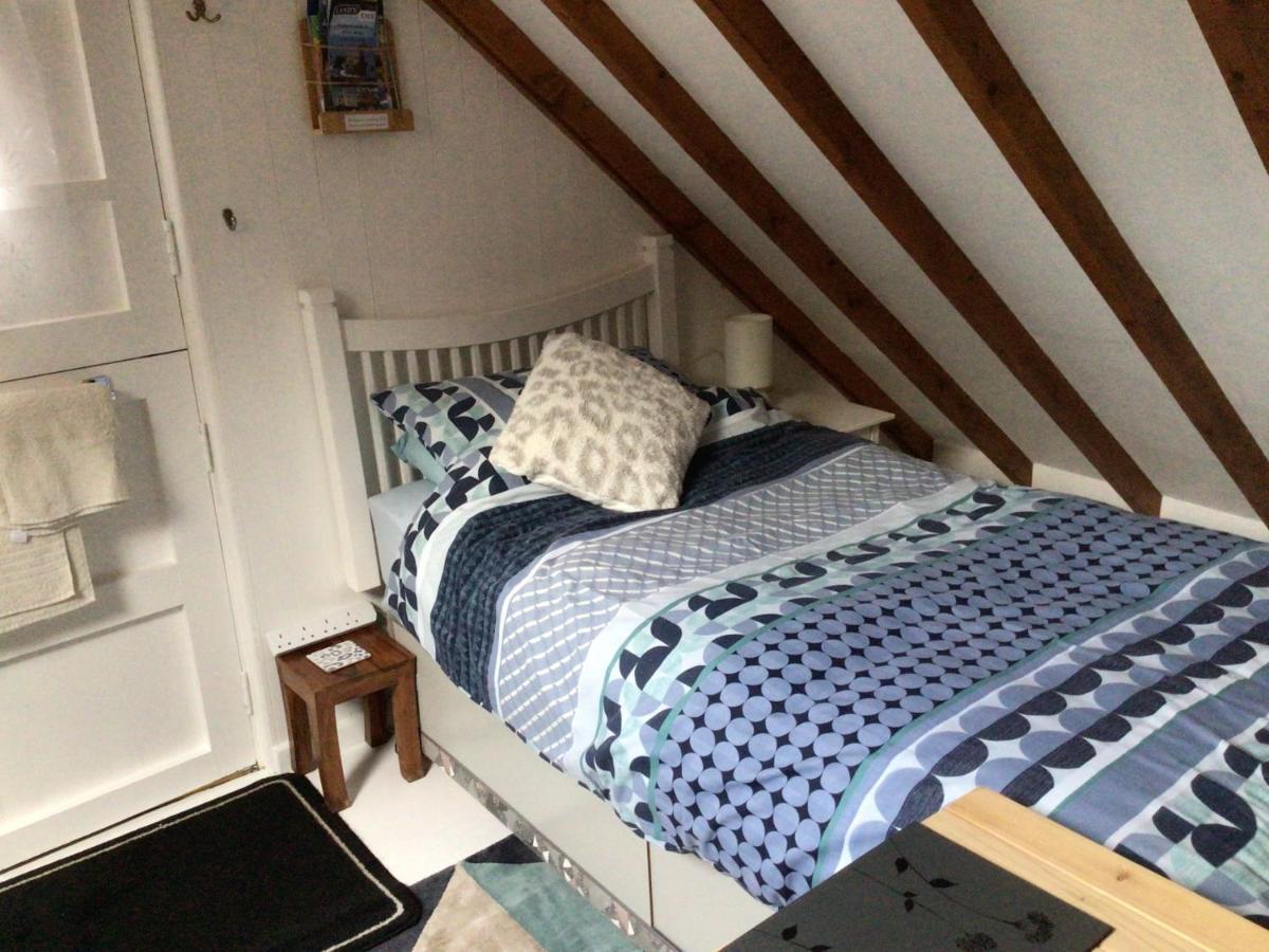 Cozy Camborne Studio Retreat With Two Single Beds Esterno foto